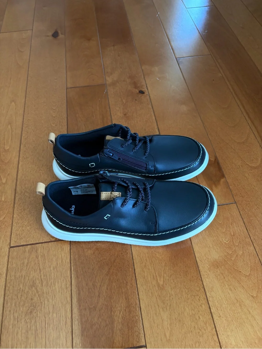 NIB Clarks Cloud Blaze Boys Navy Blue Leather Sneakers Shoes Size 2